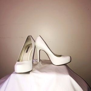 White high heel pumps